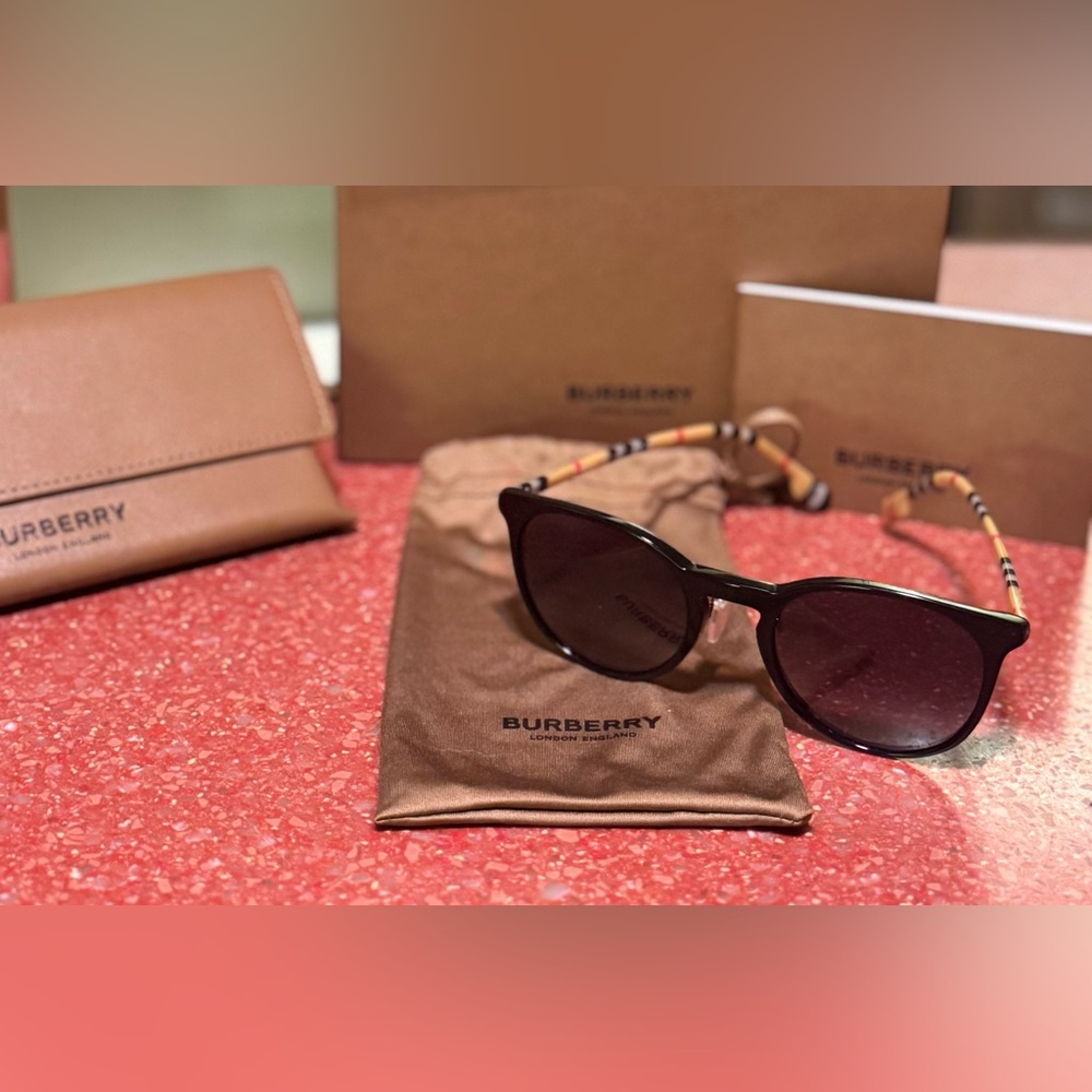 Burberry NEW Grey Gradient Sunglasses with Box, & Case - Picture 5 of 10